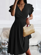 Vestido de verão com decote em V para mulheres, com mangas curtas e corte A, ideal para festas e ocasiões casuais. Tem um estilo sólido com folhos e um toque de swing.