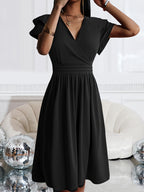 Vestido de verão com decote em V para mulheres, com mangas curtas e corte A, ideal para festas e ocasiões casuais. Tem um estilo sólido com folhos e um toque de swing.