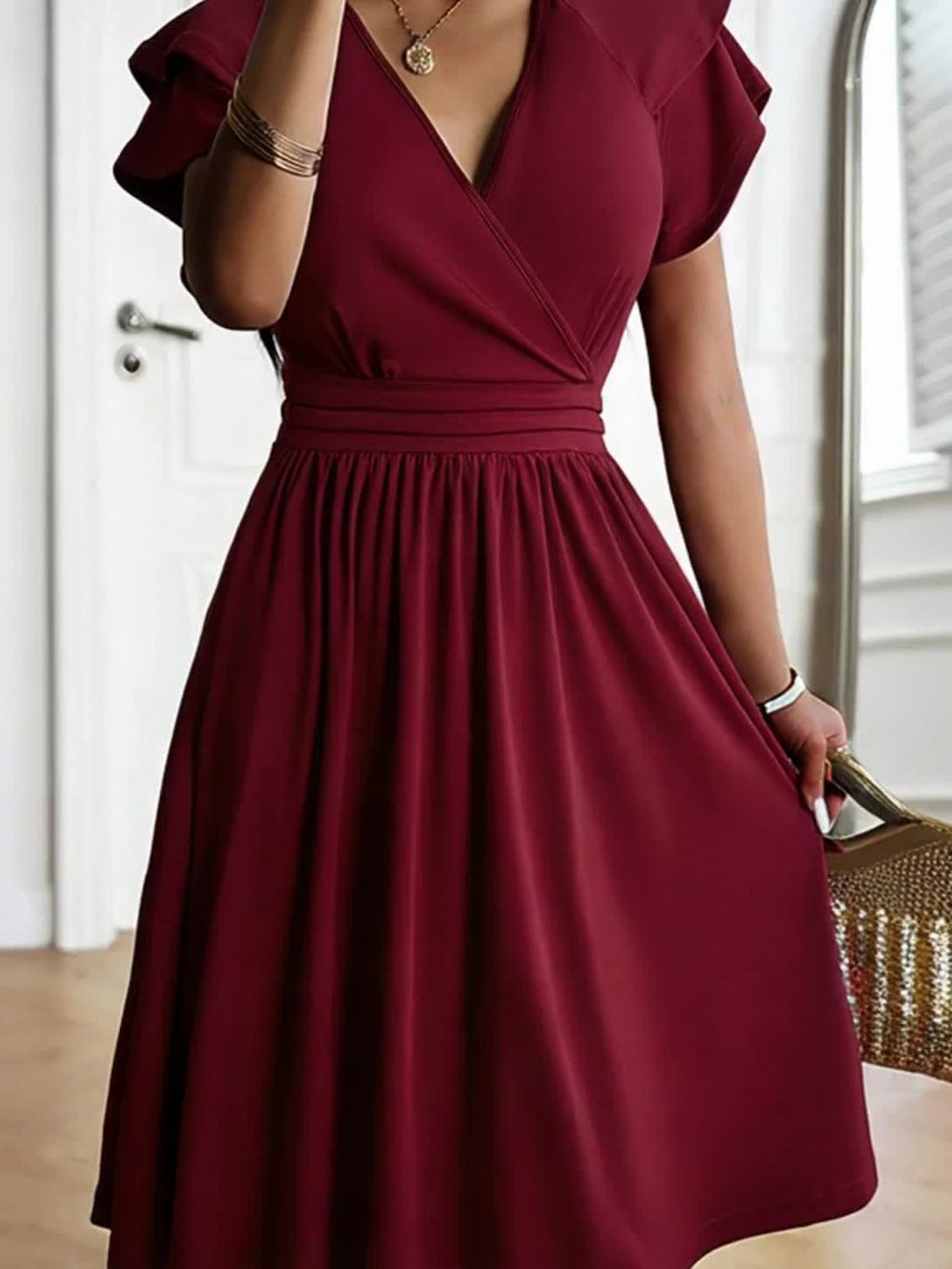 Vestido de verão com decote em V para mulheres, com mangas curtas e corte A, ideal para festas e ocasiões casuais. Tem um estilo sólido com folhos e um toque de swing.